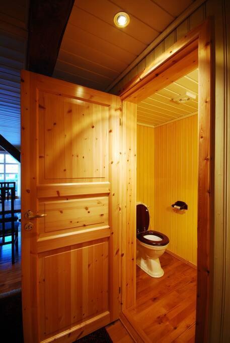 Rorbu With Sauna And Steam. Henningsvær